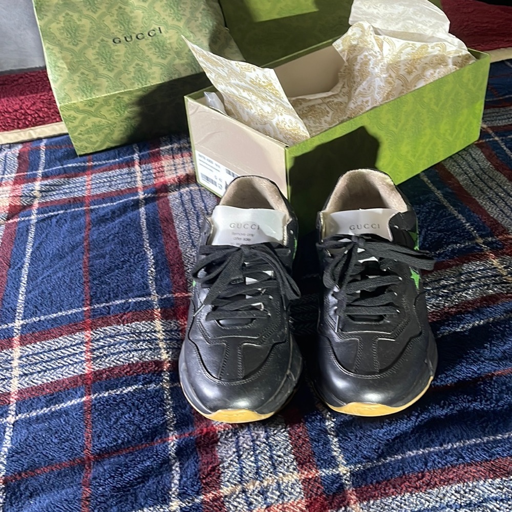 Men’s Limited Edition 52 Gucci sneakers. G 42 / Size 9. Black and green.